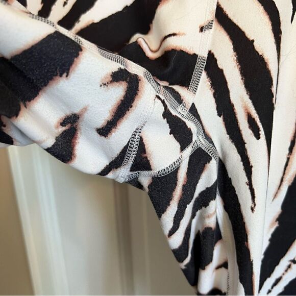 Fabletics PureLuxe Ultra High-Waisted 7/8 Legging - Picture 7 of 11